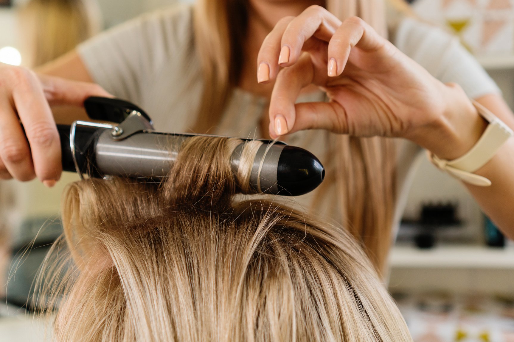 Creating hairstyle.